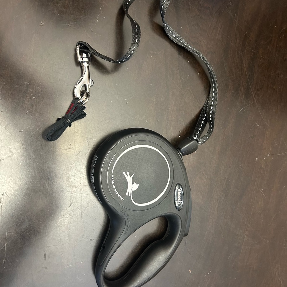 Black Flexi Retractable Dog Leash